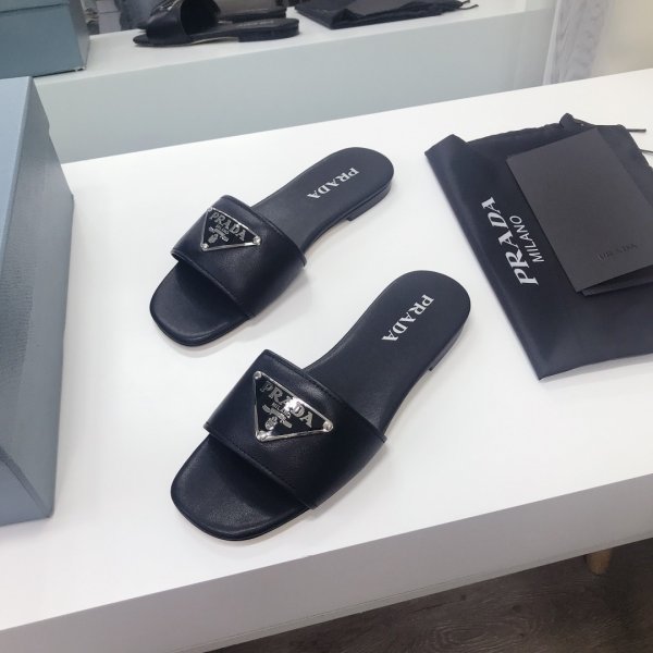 Réplique du logo Prada coupé blanc et noir sandales en cuir en peau de veau noire-5