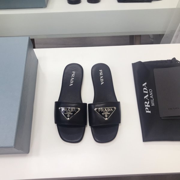 Réplique du logo Prada coupé blanc et noir sandales en cuir en peau de veau noire-4