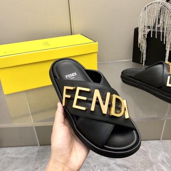 Achetez des chaussures et des baskets répliques de Fendi en ligne-11
