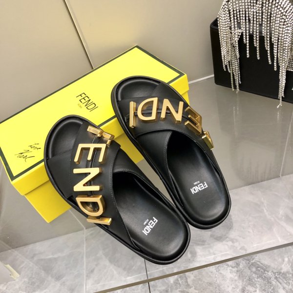 Achetez des chaussures et des baskets répliques de Fendi en ligne-13