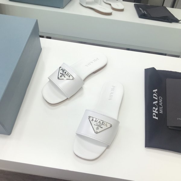 Réplique du logo Prada coupé blanc et noir sandales en cuir en peau de veau noire-3