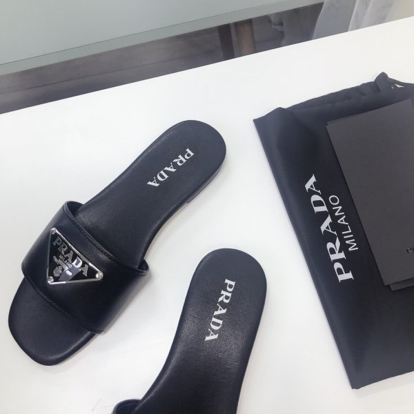 Réplique du logo Prada coupé blanc et noir sandales en cuir en peau de veau noire-6