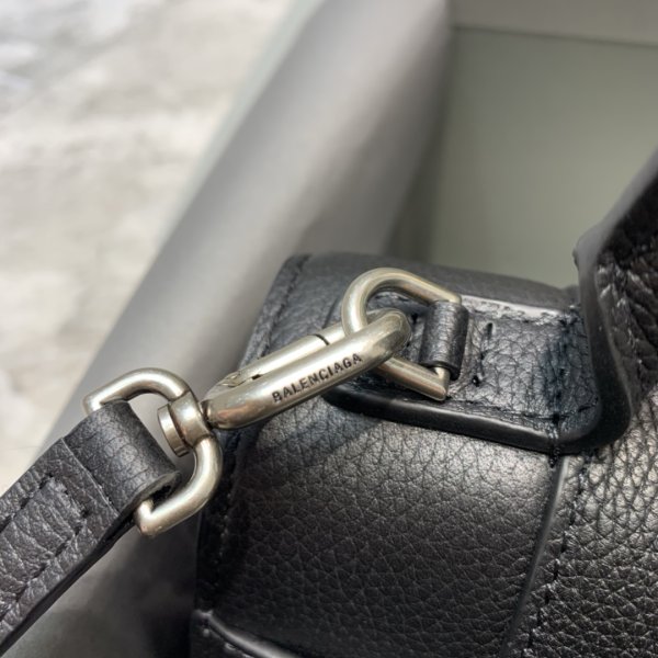 Réplique Balenciaga Haber Hand Handle Sac Lynchee Match Black-5