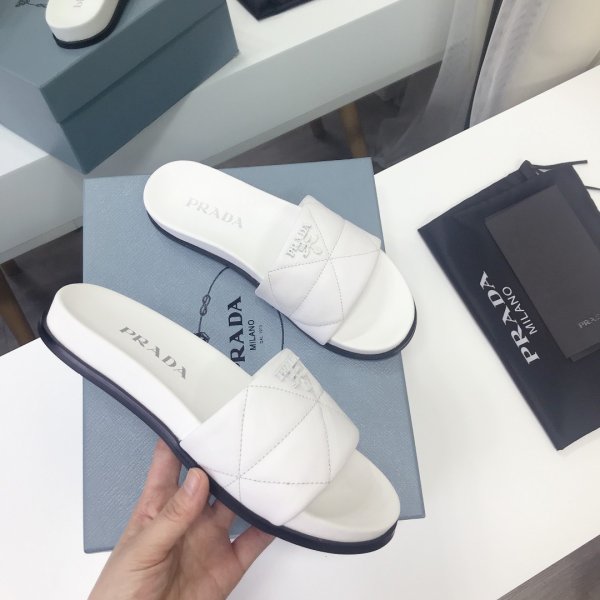 2021 Prada matelassé en cuir matelassé-1