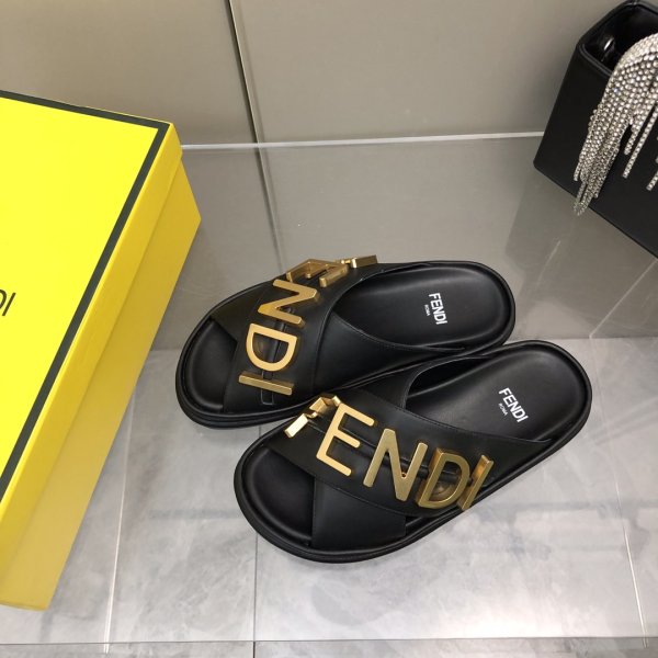 Achetez des chaussures et des baskets répliques de Fendi en ligne-7